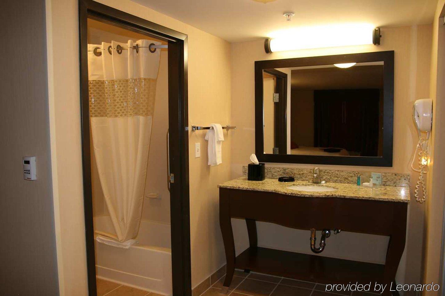 Hampton Inn & Suites New Castle, Pa Room photo
