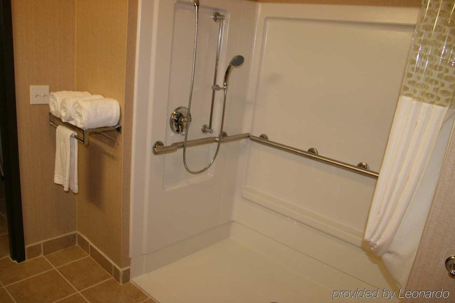 Hampton Inn & Suites New Castle, Pa Room photo